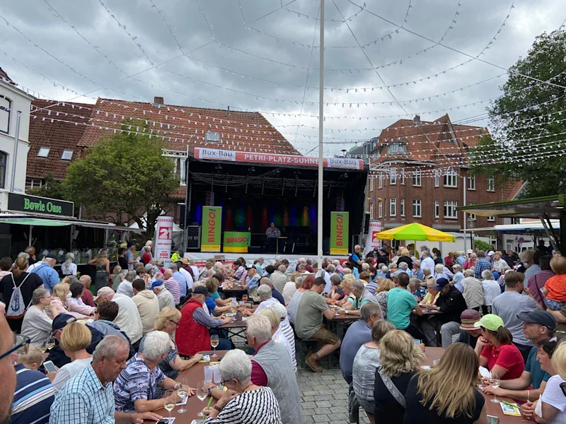 Michael Thürnau spielt eigens kreiertes Bingo in Buxtehude